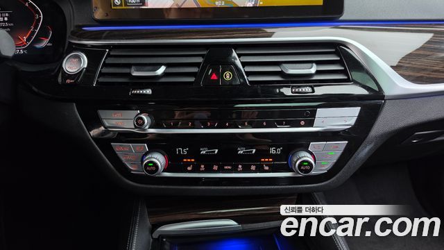 BMW 5-Series 2021 — photo 18