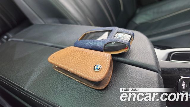 BMW 5-Series 2021 — photo 22