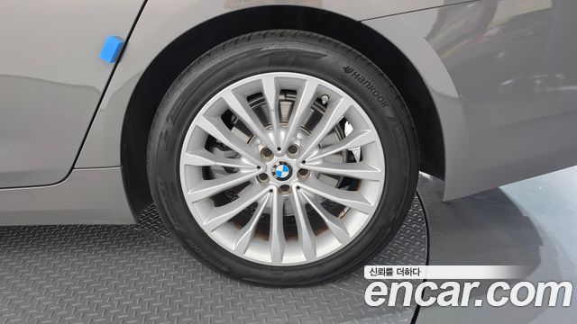 BMW 5-Series 2021 — photo 7