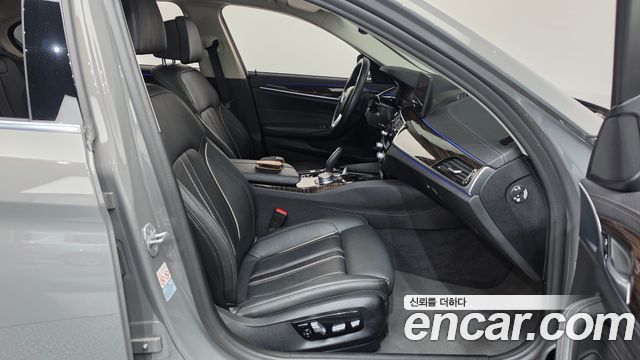BMW 5-Series 2021 — photo 16