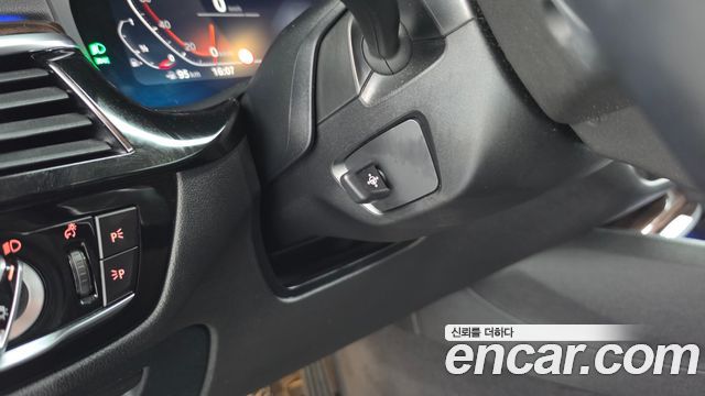 BMW 5-Series 2021 — photo 30