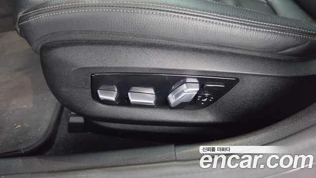 BMW 5-Series 2021 — photo 31