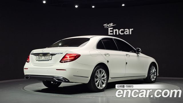 Mercedes-Benz E-Class 2017 — photo 2
