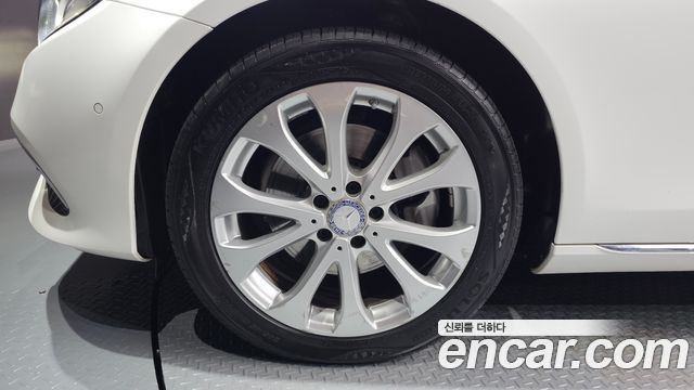 Mercedes-Benz E-Class 2017 — photo 5