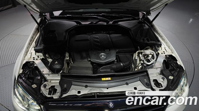 Mercedes-Benz E-Class 2017 — photo 6