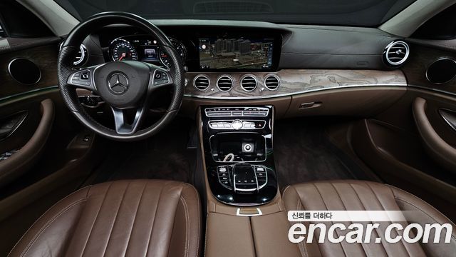 Mercedes-Benz E-Class 2017 — photo 7