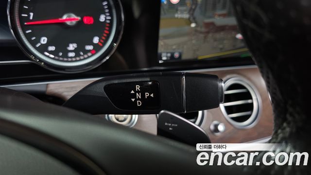 Mercedes-Benz E-Class 2017 — photo 9