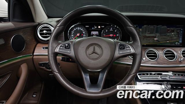 Mercedes-Benz E-Class 2017 — photo 13