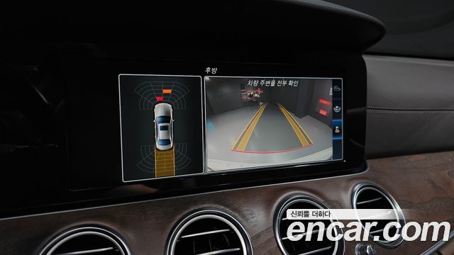 Mercedes-Benz E-Class 2017 — photo 15