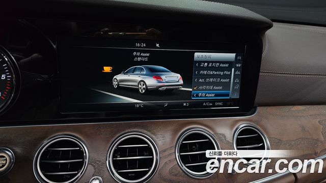 Mercedes-Benz E-Class 2017 — photo 18
