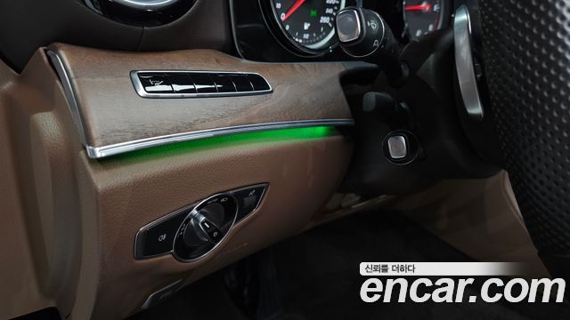 Mercedes-Benz E-Class 2017 — photo 19