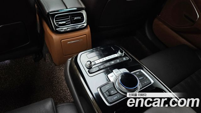 Genesis G90 2019 — photo 18