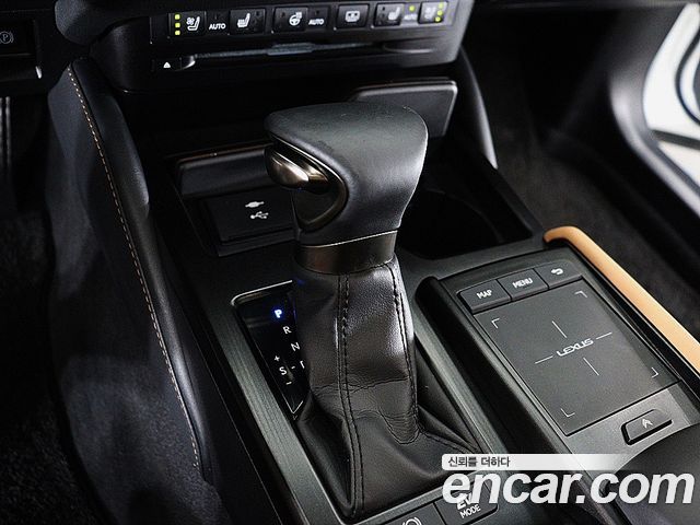 Lexus ES 2022 — photo 9