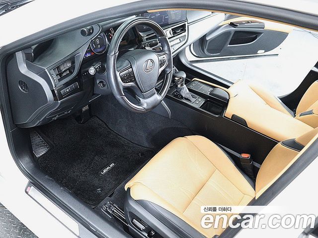 Lexus ES 2022 — photo 10