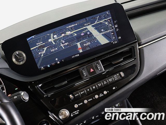 Lexus ES 2022 — photo 13