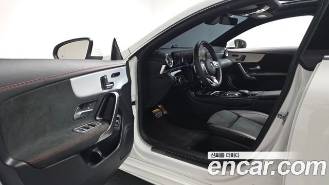 Mercedes-Benz CLA-Class 2023 — photo 13