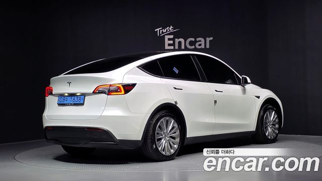 Tesla Model Y 2021 — photo 2