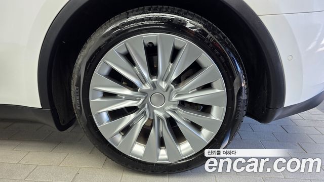 Tesla Model Y 2021 — photo 7