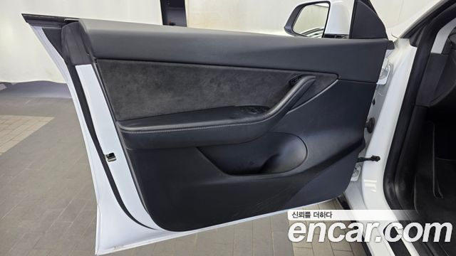 Tesla Model Y 2021 — photo 14