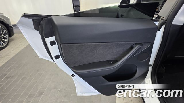 Tesla Model Y 2021 — photo 15