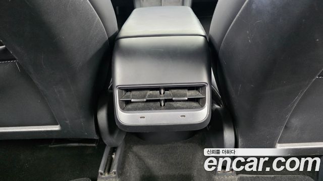 Tesla Model Y 2021 — photo 28