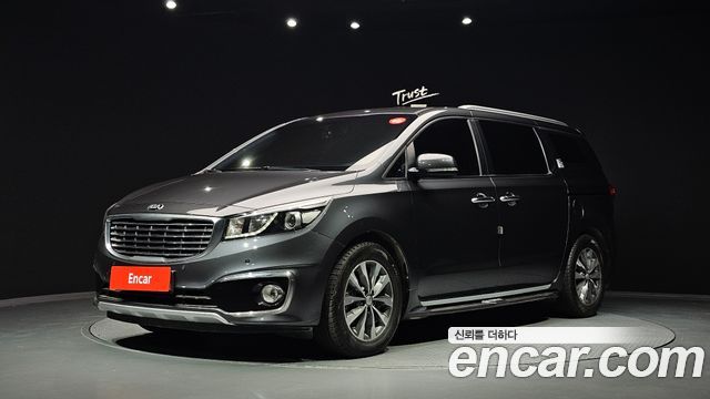 Kia Canival 2017 — photo 1