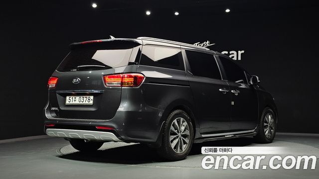Kia Canival 2017 — photo 2