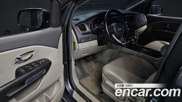 Kia Canival 2017 — photo 10