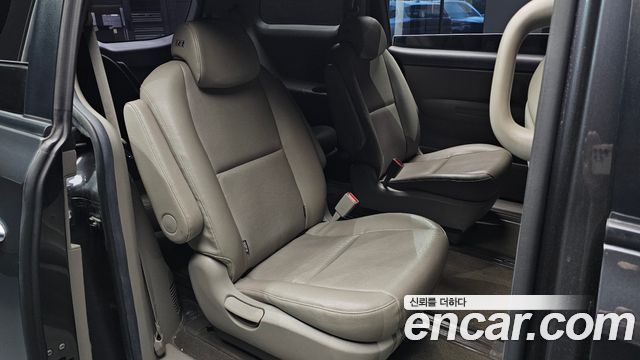 Kia Canival 2017 — photo 11