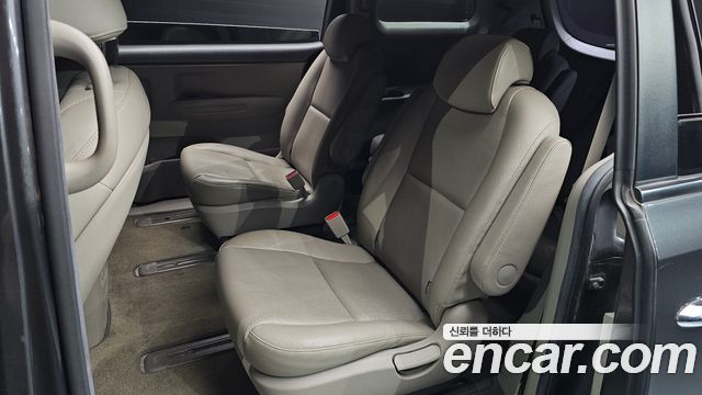 Kia Canival 2017 — photo 12