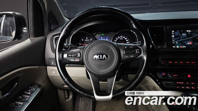 Kia Canival 2017 — photo 13