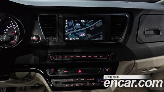Kia Canival 2017 — photo 14
