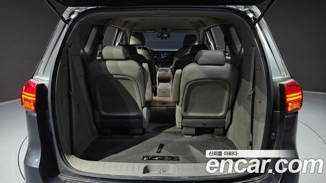 Kia Canival 2017 — photo 20