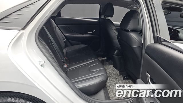 Hyundai AVANTE 2021 — photo 17