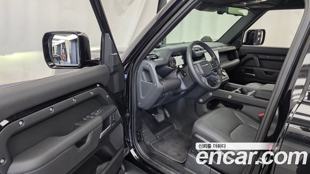 Land Rover Defender 2025 — photo 13