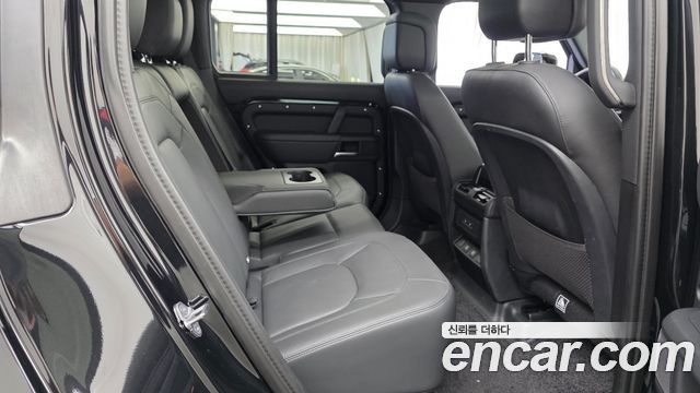 Land Rover Defender 2025 — photo 17
