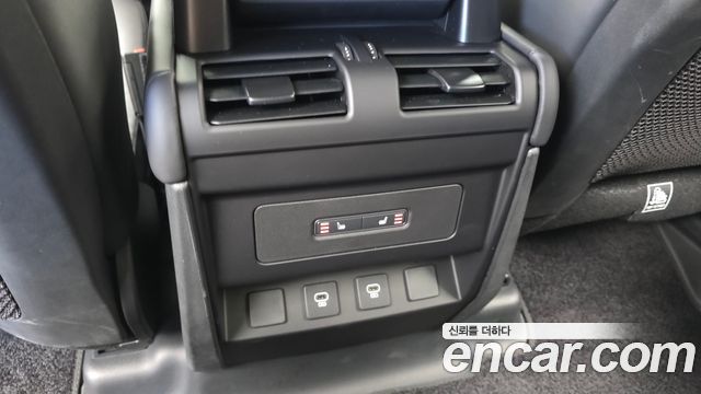 Land Rover Defender 2025 — photo 24