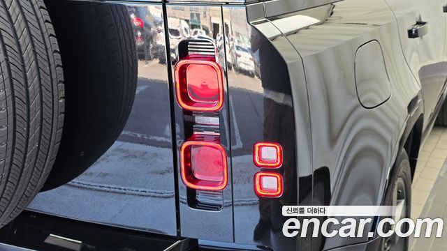 Land Rover Defender 2025 — photo 9