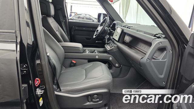 Land Rover Defender 2025 — photo 16