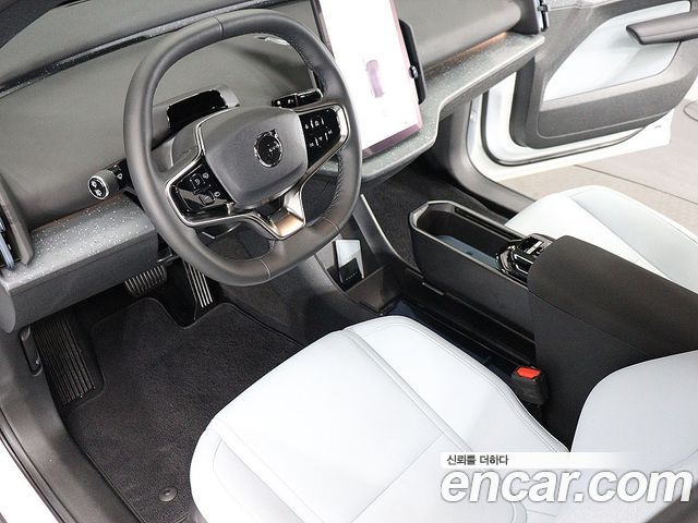 Volvo EX30 2025 — photo 17