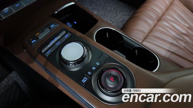 Genesis GV70 2023 — photo 9