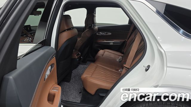 Genesis GV70 2023 — photo 11