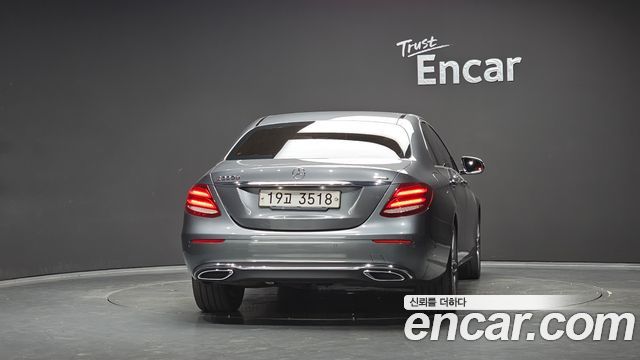 Mercedes-Benz E-Class 2017 — photo 4