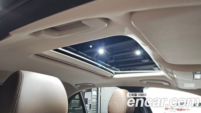 Mercedes-Benz E-Class 2017 — photo 18