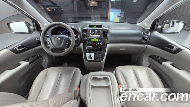 Kia Canival 2012 — photo 10
