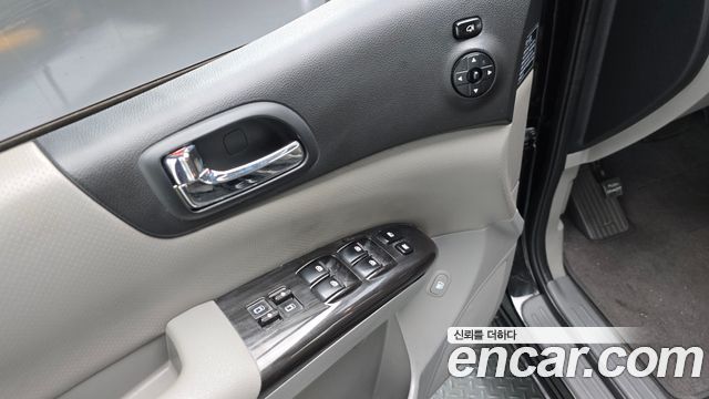 Kia Canival 2012 — photo 21