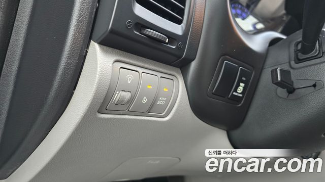Kia Canival 2012 — photo 22