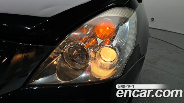 Kia Canival 2012 — photo 8