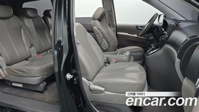 Kia Canival 2012 — photo 16