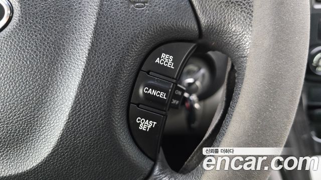 Kia Canival 2012 — photo 27